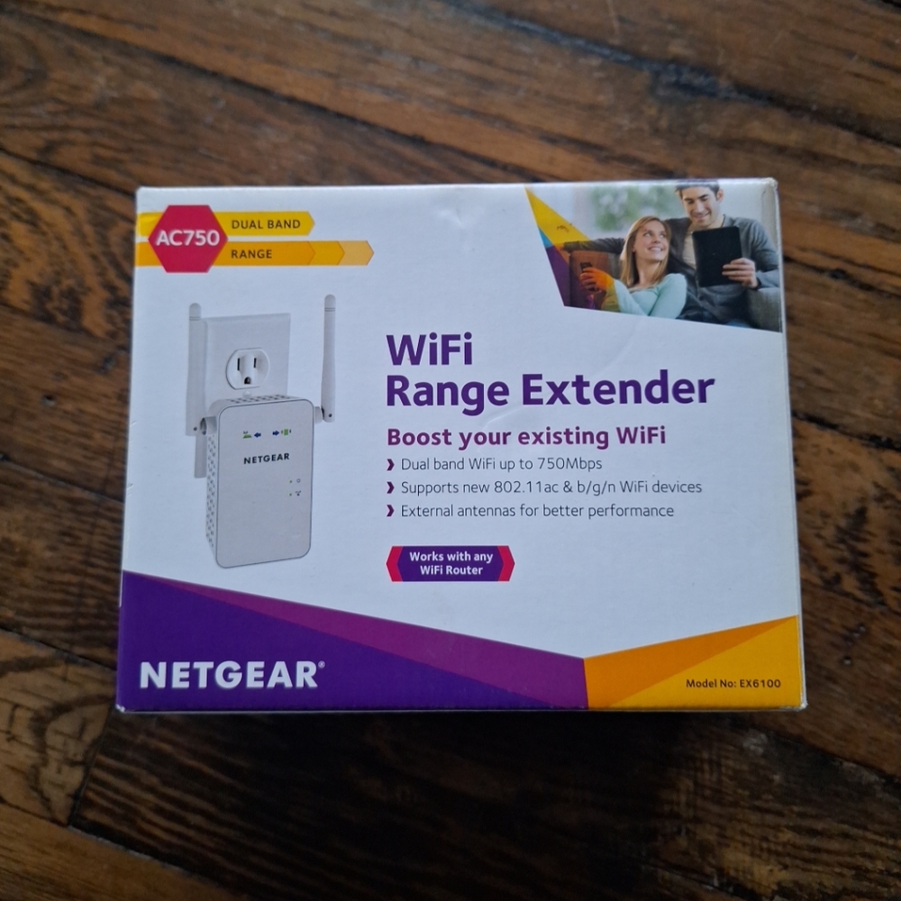 netgear White and Purple WiFi Range Extender AC750